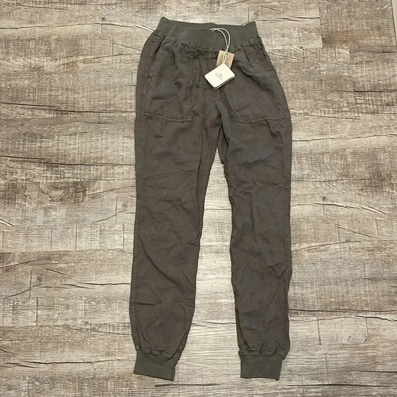 NWT!! Faherty - Arlie Jogger - Surplus Green - Size XS - Picture 8 of 11